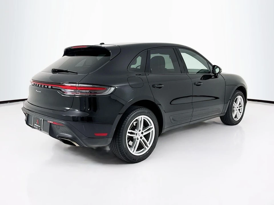 2022 Porsche Macan - Image 7 of 12
