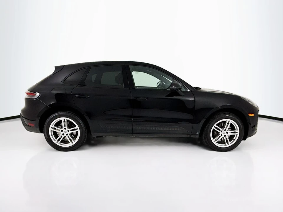 2022 Porsche Macan - Image 8 of 12