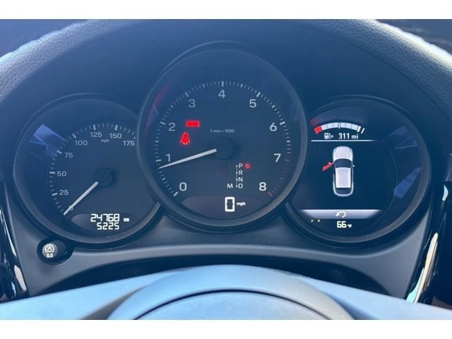 2022 Porsche Macan - Image 19 of 31