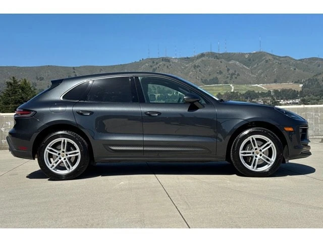 2022 Porsche Macan - Image 7 of 31