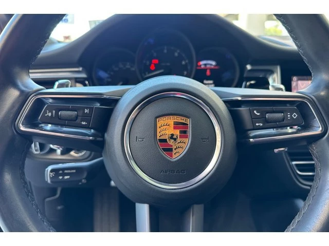 2022 Porsche Macan - Image 16 of 31