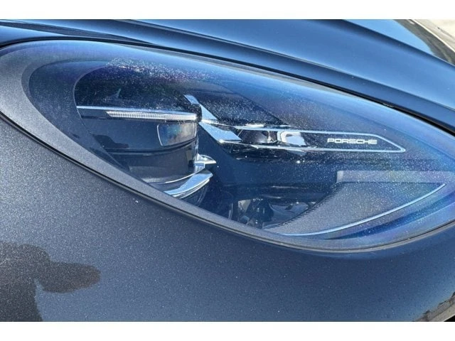 2022 Porsche Macan - Image 10 of 31