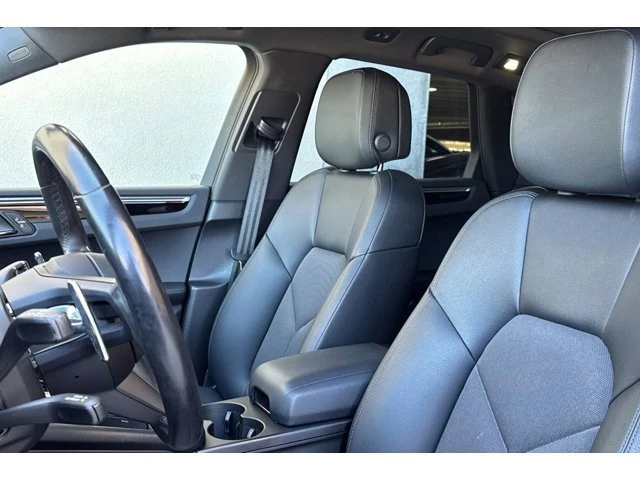 2022 Porsche Macan - Image 22 of 31