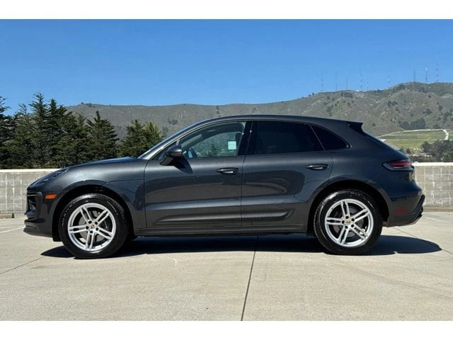 2022 Porsche Macan - Image 2 of 31