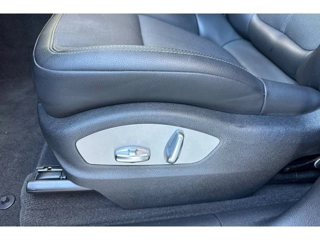 2022 Porsche Macan - Image 13 of 31