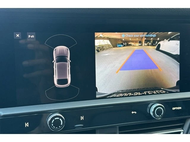 2022 Porsche Macan - Image 27 of 31