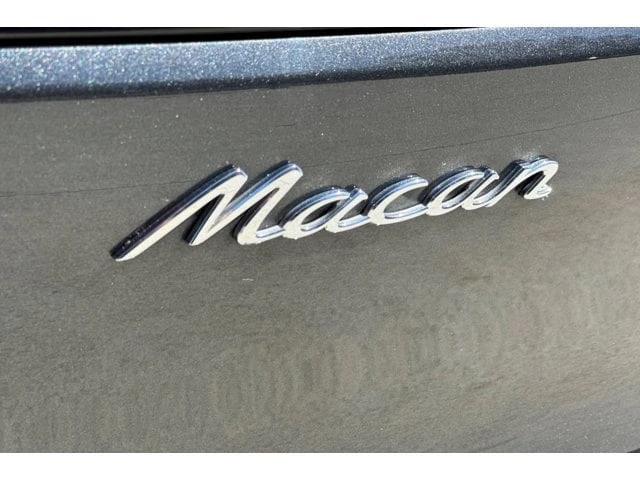 2022 Porsche Macan - Image 23 of 31