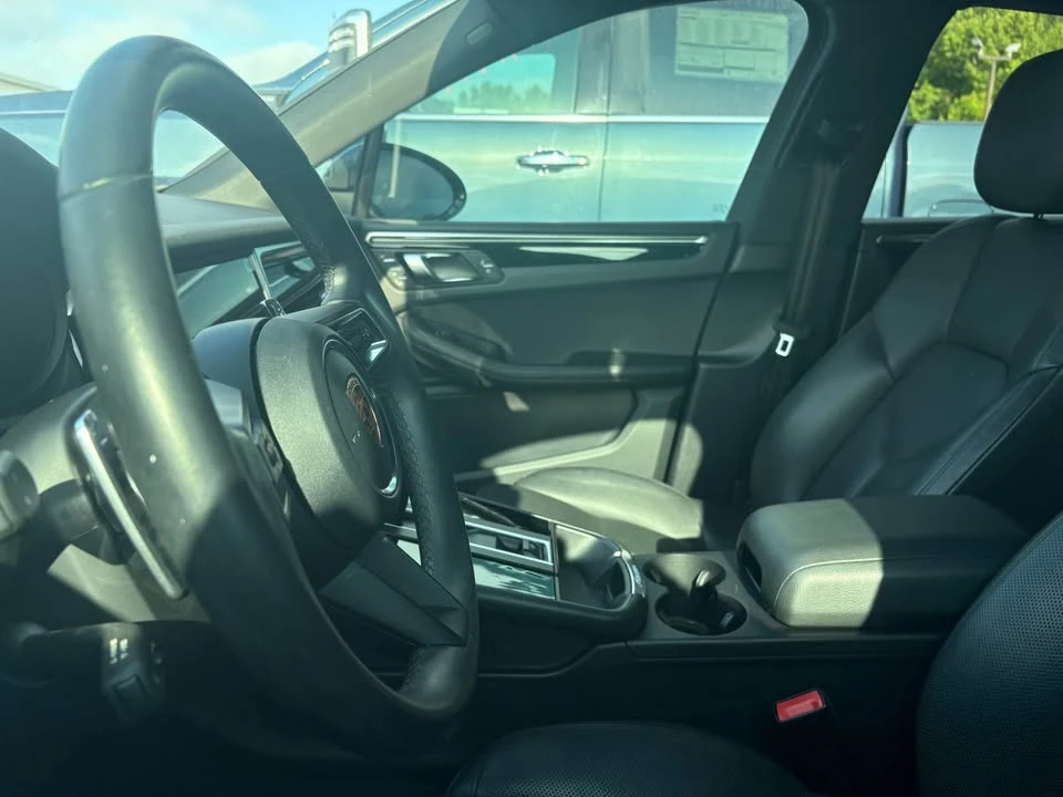 2022 Porsche Macan - Image 7 of 8