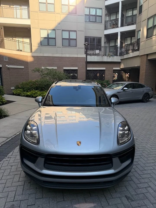 2022 Porsche Macan - Image 17 of 19