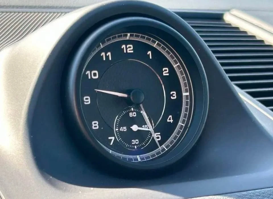 2022 Porsche Macan - Image 16 of 19