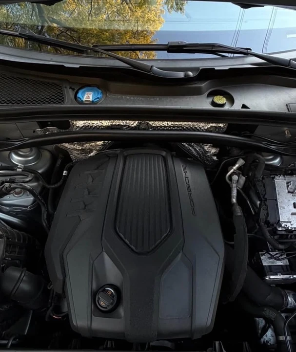 2022 Porsche Macan - Image 14 of 19