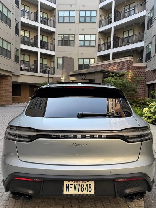 2022 Porsche Macan - Image 8 of 19