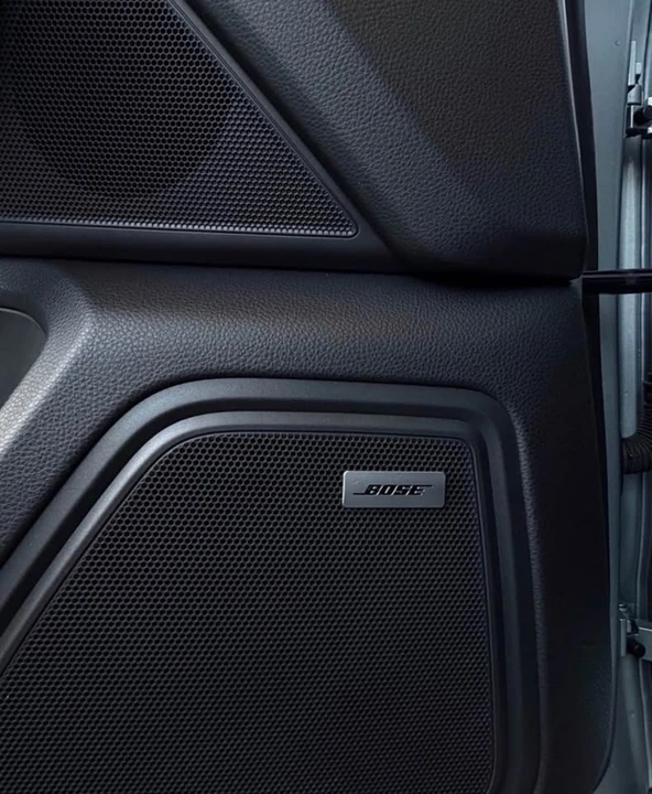 2022 Porsche Macan - Image 13 of 19