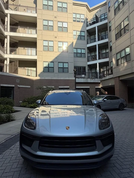 2022 Porsche Macan - Image 2 of 19