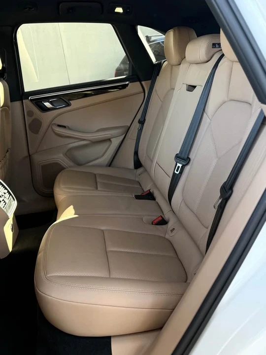 2022 Porsche Macan - Image 14 of 15