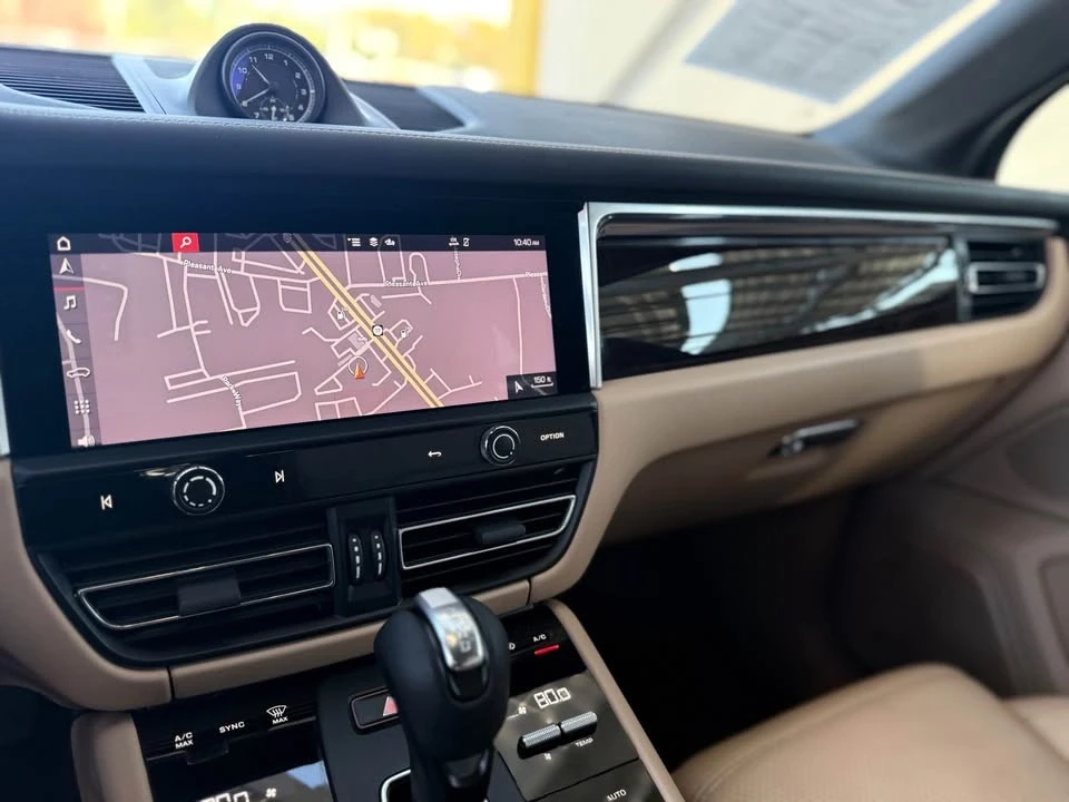 2022 Porsche Macan - Image 12 of 15