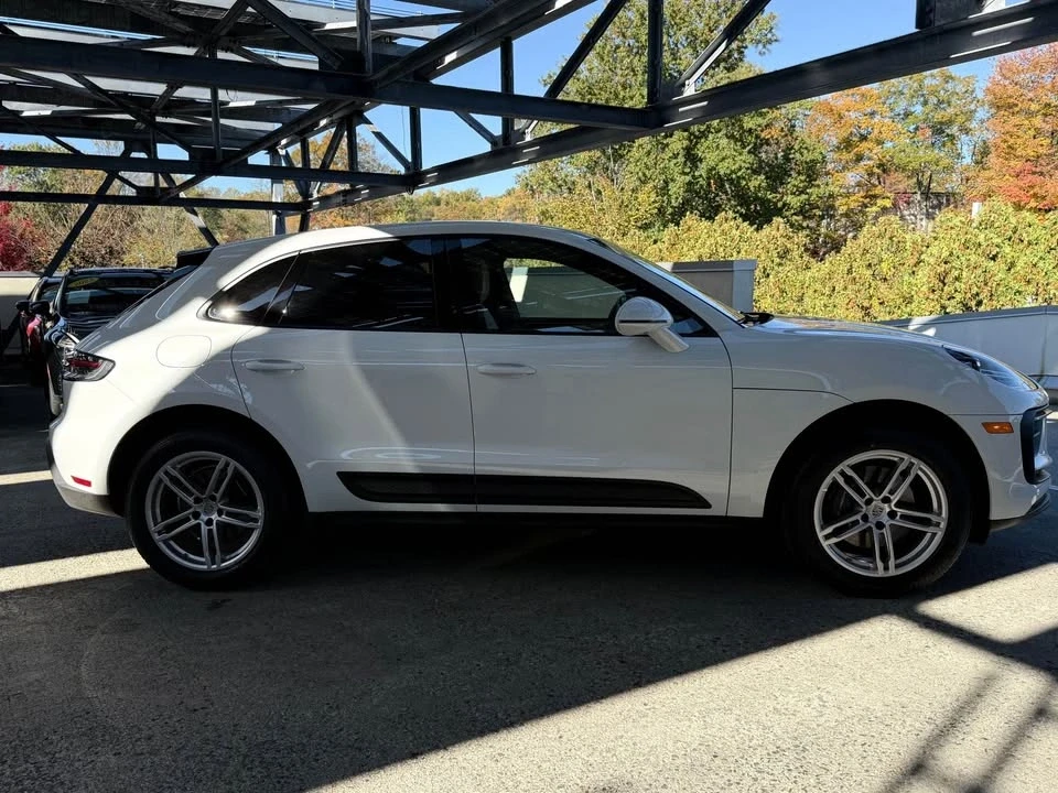 2022 Porsche Macan - Image 6 of 15
