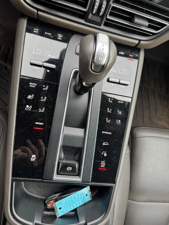 2022 Porsche Macan - Image 5 of 7