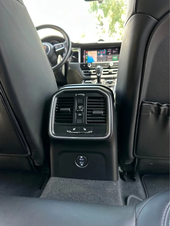 2022 Porsche Macan - Image 18 of 20