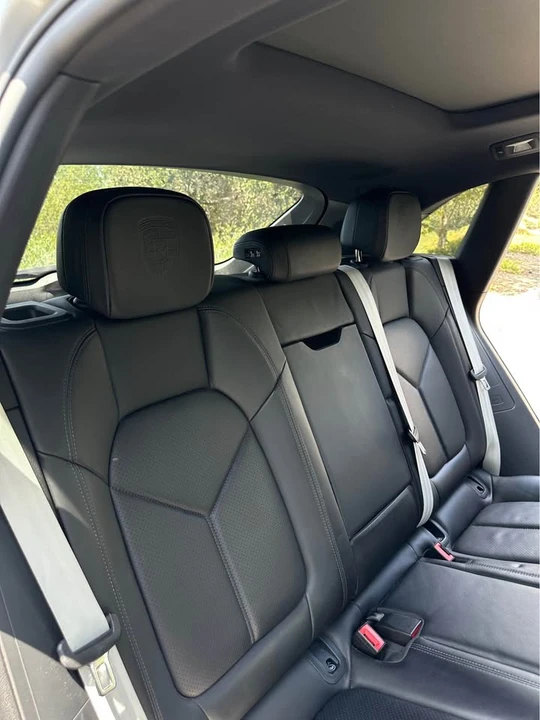 2022 Porsche Macan - Image 17 of 20