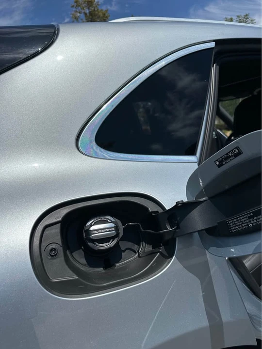2022 Porsche Macan - Image 13 of 20