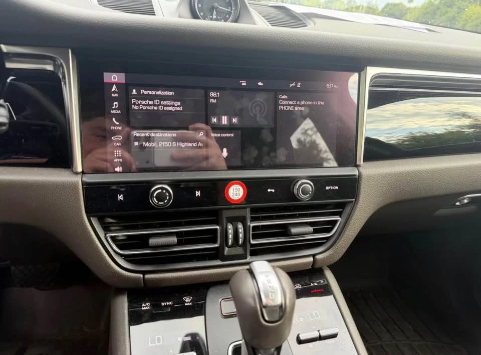 2022 Porsche Macan - Image 3 of 12