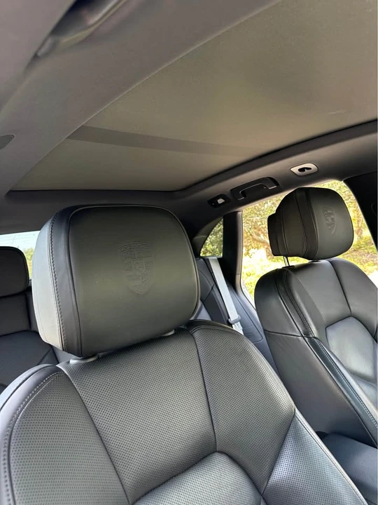 2022 Porsche Macan - Image 15 of 20