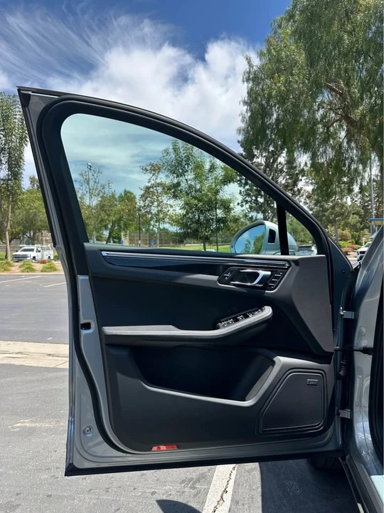 2022 Porsche Macan - Image 9 of 20