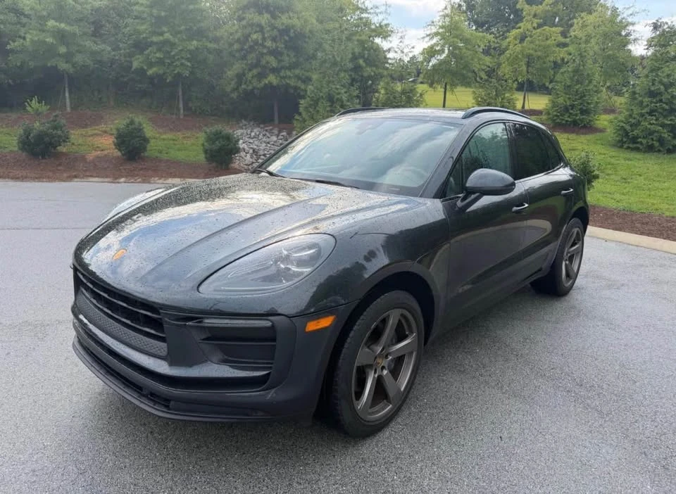 2022 Porsche Macan - Image 2 of 12