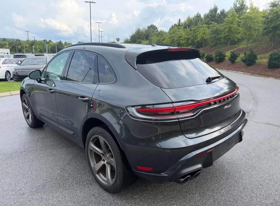 2022 Porsche Macan - Image 9 of 12