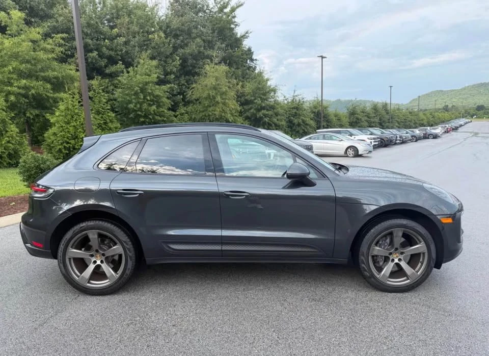 2022 Porsche Macan - Image 6 of 12