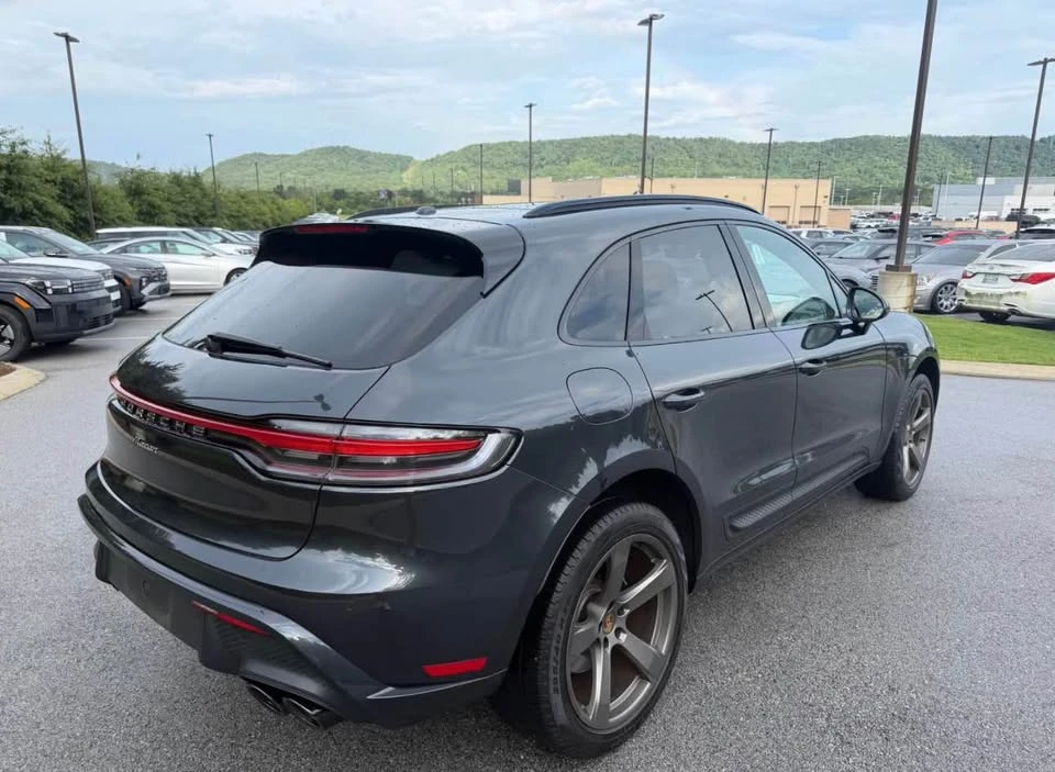 2022 Porsche Macan - Image 7 of 12