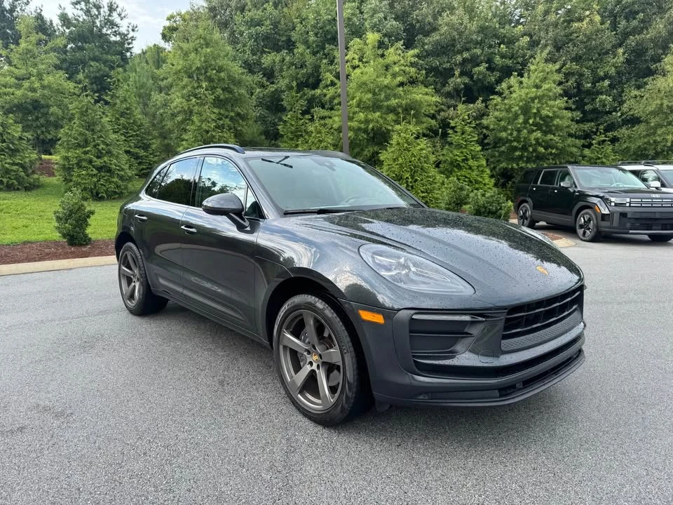 2022 Porsche Macan - Image 2 of 7
