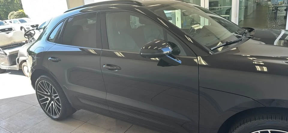 2022 Porsche Macan - Image 5 of 15
