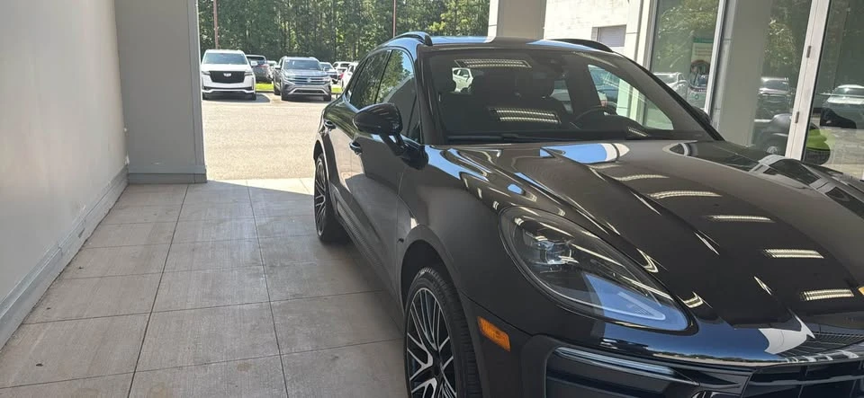 2022 Porsche Macan - Image 6 of 15