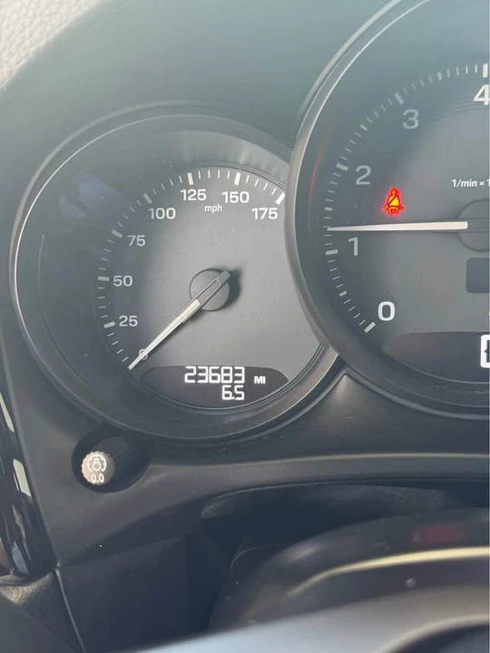 2022 Porsche Macan - Image 13 of 15