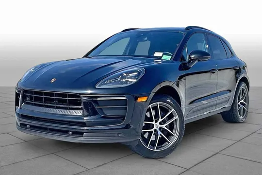 2022 Porsche Macan Sport Utility 4D