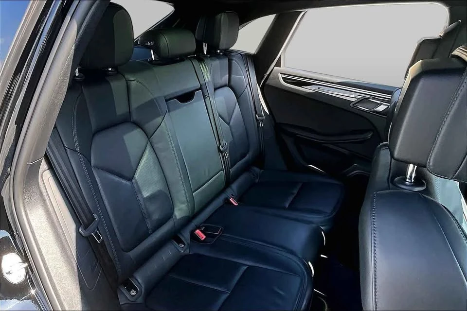 2022 Porsche Macan - Image 13 of 15