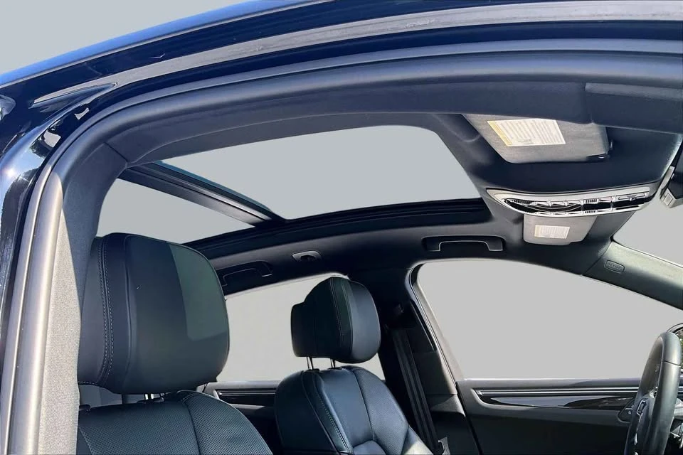 2022 Porsche Macan - Image 10 of 15