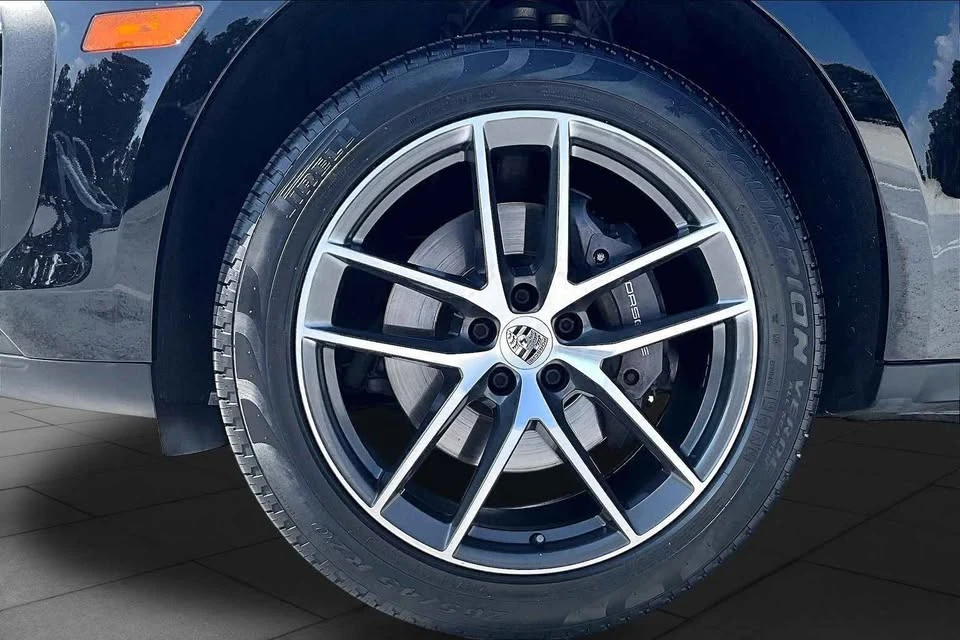 2022 Porsche Macan - Image 7 of 15