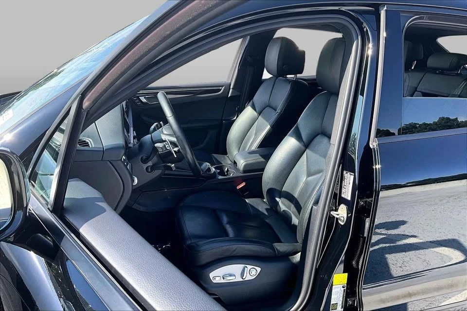 2022 Porsche Macan - Image 8 of 15