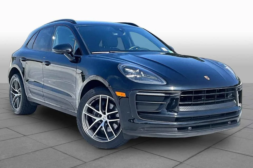 2022 Porsche Macan - Image 2 of 15