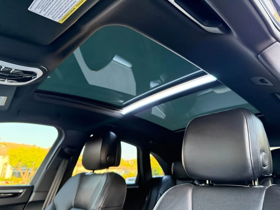 2022 Porsche Macan - Image 16 of 20