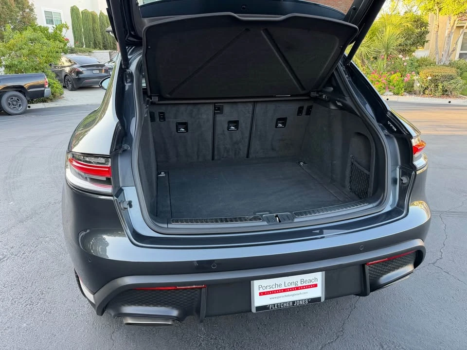 2022 Porsche Macan - Image 17 of 20
