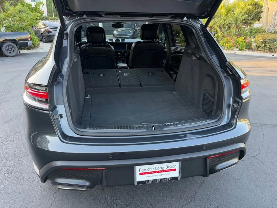 2022 Porsche Macan - Image 18 of 20