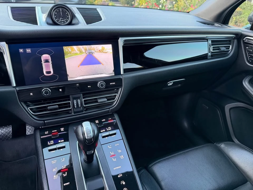2022 Porsche Macan - Image 15 of 20