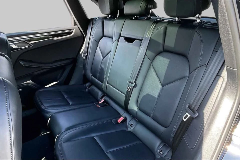 2022 Porsche Macan - Image 14 of 15