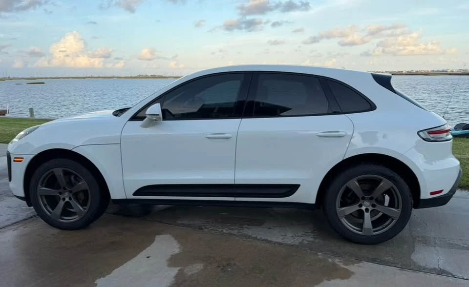 2022 Porsche Macan - Image 2 of 8