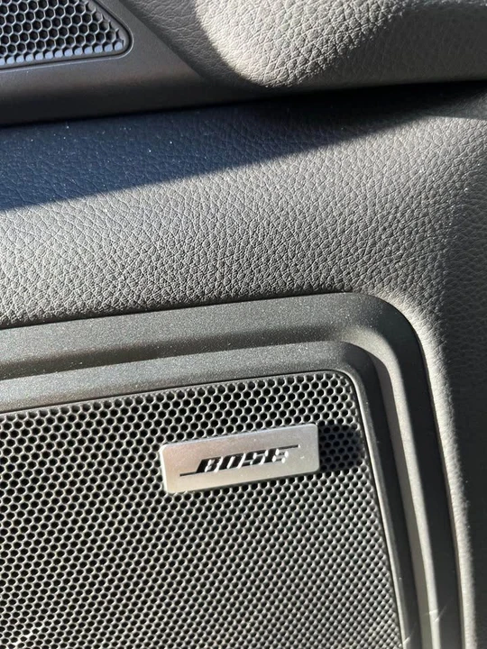 2022 Porsche Macan - Image 10 of 11