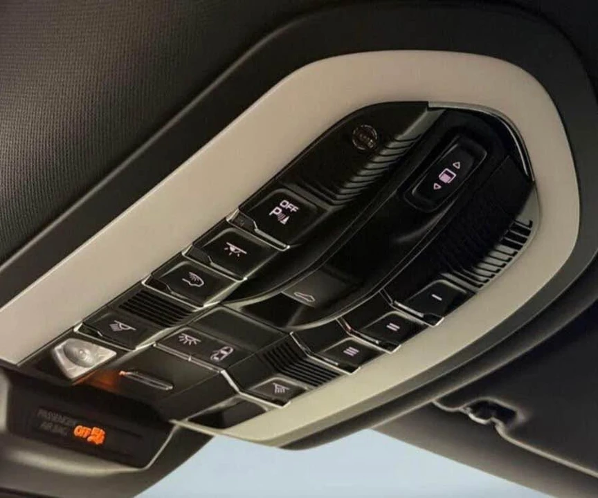 2022 Porsche Macan - Image 7 of 8